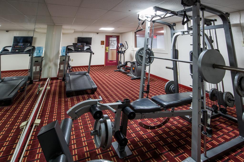 Ramada By Wyndham Medford Hotel & Conference Center Esterno foto